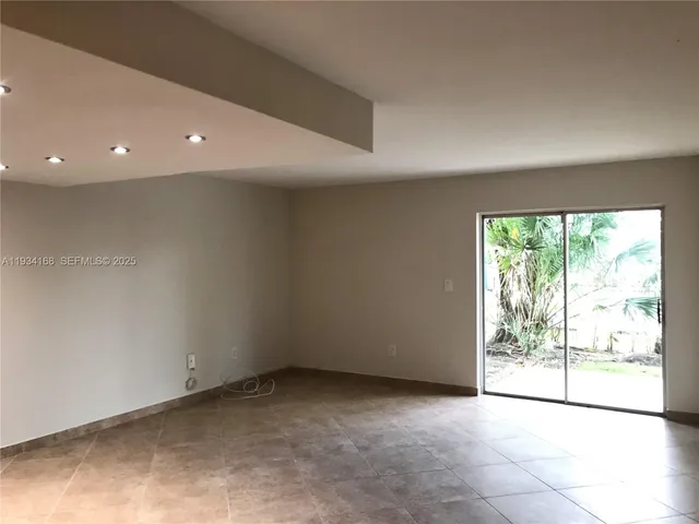 $2,495 | 9355 Fontainebleau Boulevard, Unit C105, Miami, FL 33172