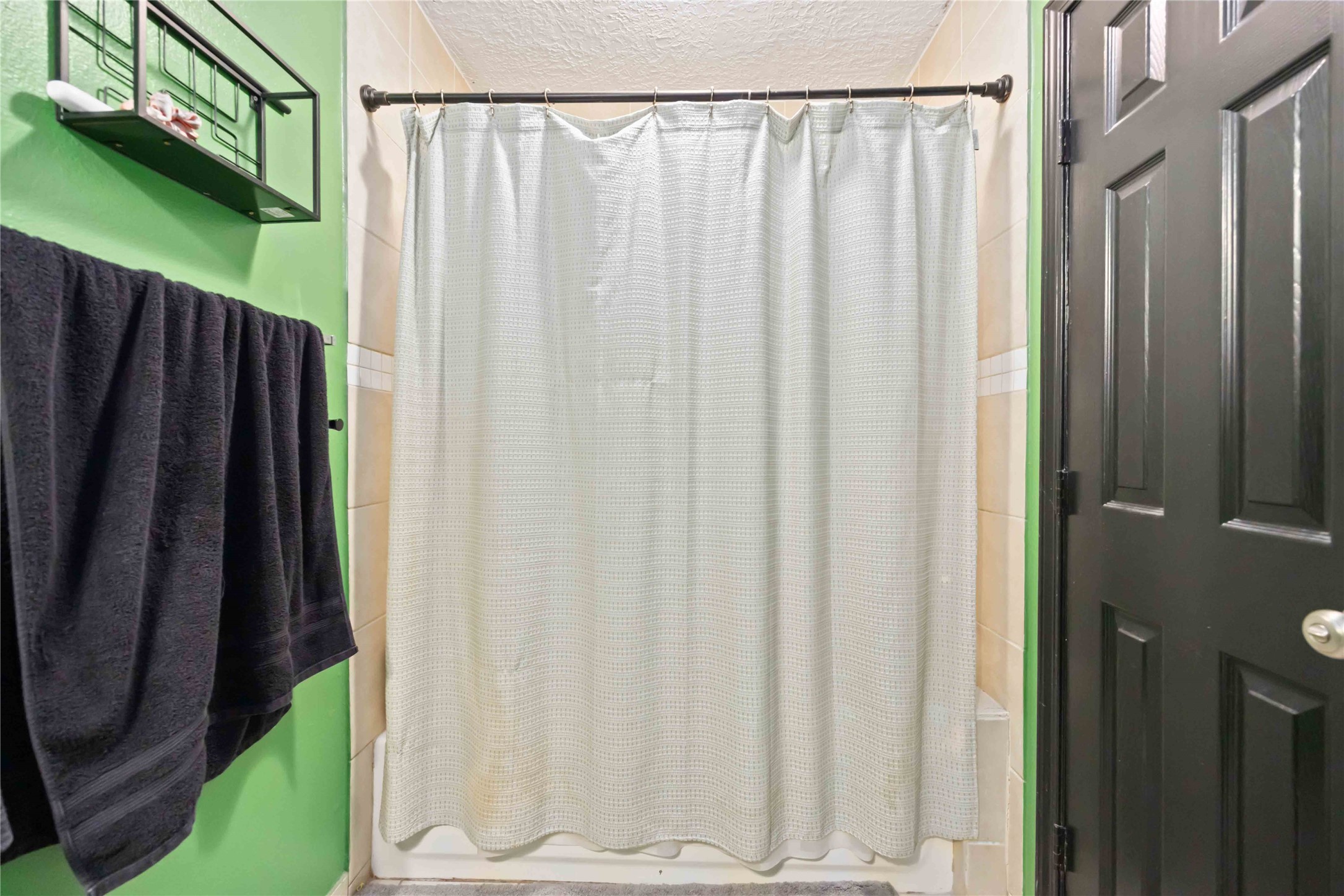 5119 Terry Street Houston, TX 77009 - Photo 19 of 30 a view of a walk in closet