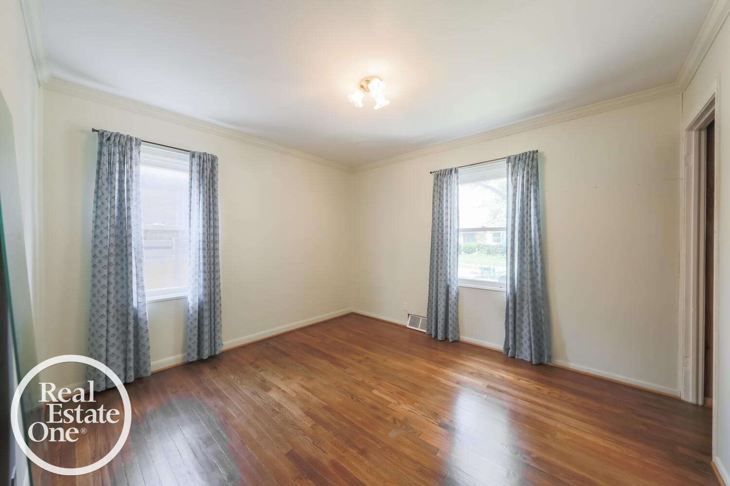 491 Bournemouth Road Grosse Pointe, MI 48236 - Photo 11 of 23 50180163-46837db3-356a-4ef8-8a5e-4e90c43ee7c3.JPG