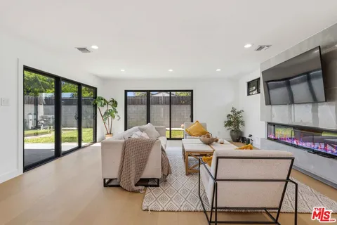 $1,679,000 | 5253 Buffalo Avenue, Sherman Oaks, CA 91401