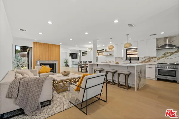 $1,679,000 | 5253 Buffalo Avenue, Sherman Oaks, CA 91401