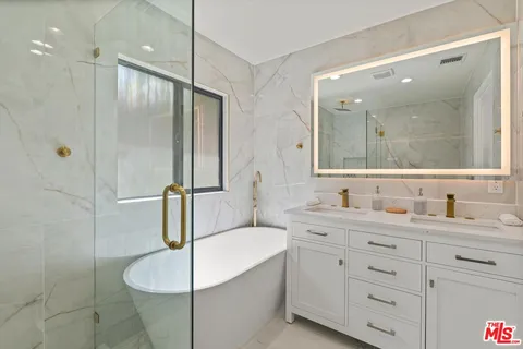 $1,679,000 | 5253 Buffalo Avenue, Sherman Oaks, CA 91401