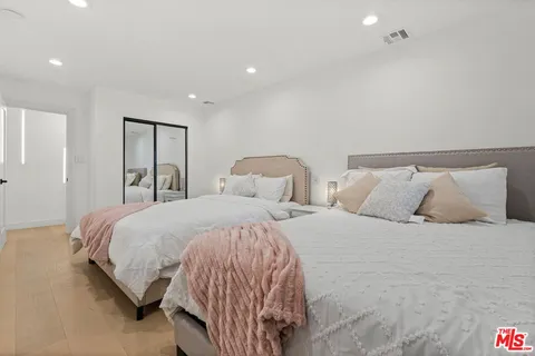 $1,679,000 | 5253 Buffalo Avenue, Sherman Oaks, CA 91401