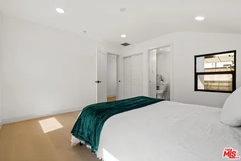 $1,679,000 | 5253 Buffalo Avenue, Sherman Oaks, CA 91401
