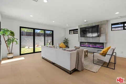 $1,679,000 | 5253 Buffalo Avenue, Sherman Oaks, CA 91401