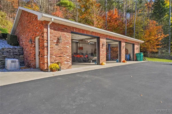 $675,000 | 9681 Wagner Road, Holland, NY 14080