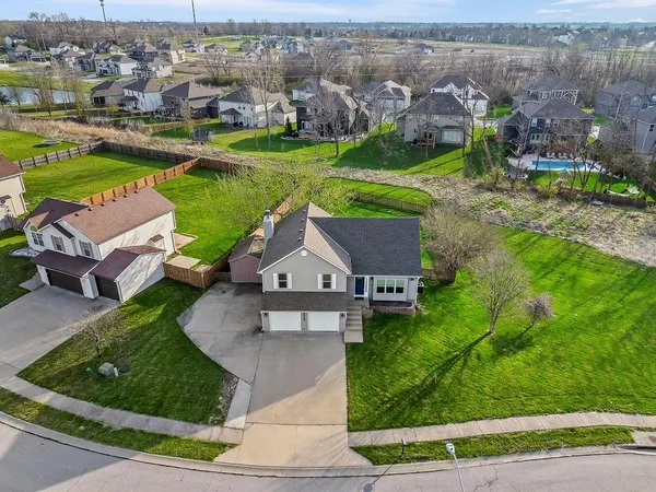 $385,000 | 10319 North Virginia Avenue, Kansas City, MO 64155