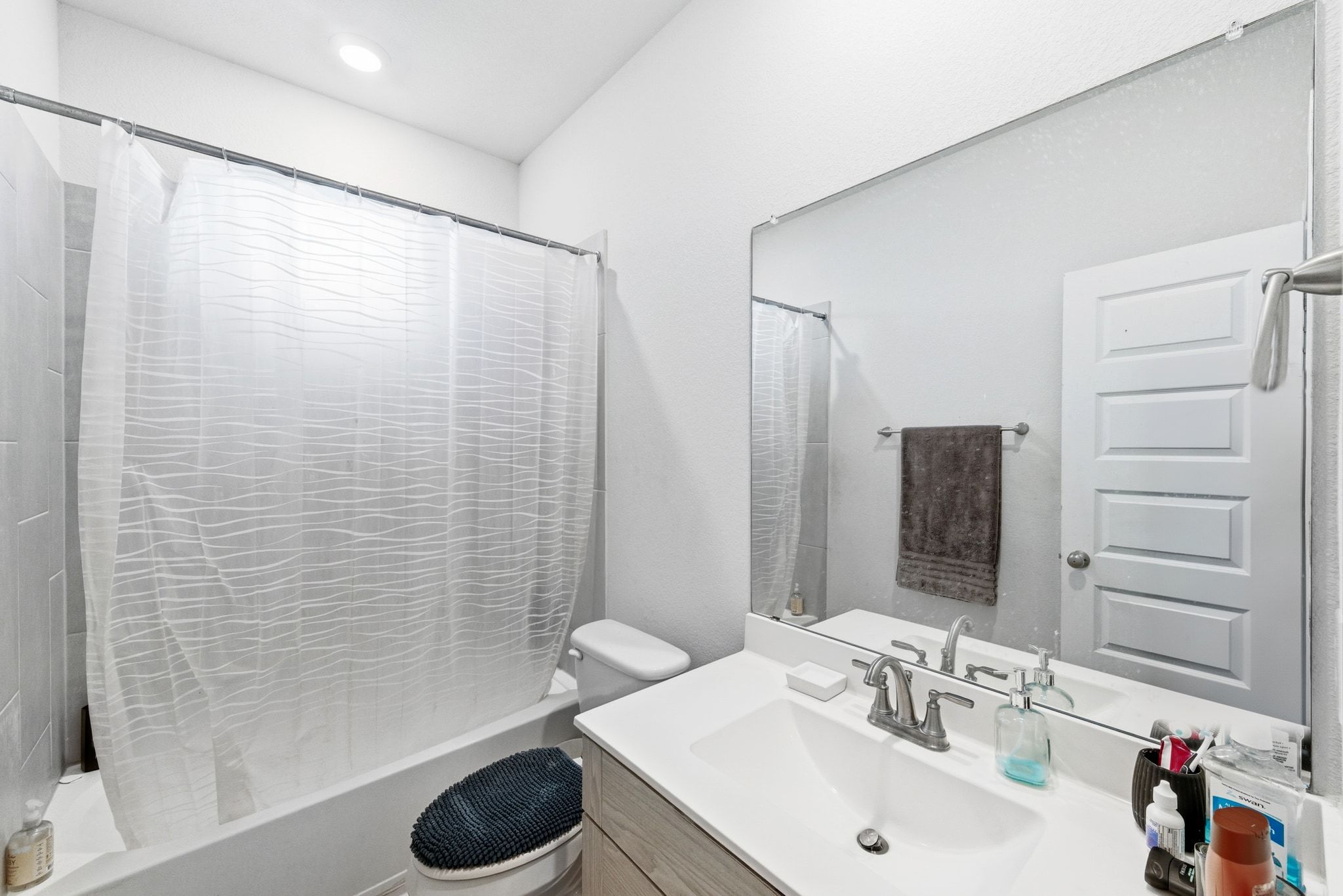 241 Banff Drive Kyle, TX 78640 - Photo 21 of 28 a bathroom with a sink a toilet and shower