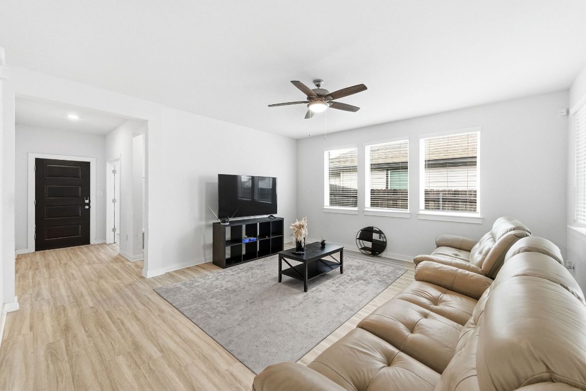 241 Banff Drive Kyle, TX 78640 - Photo 5 of 28