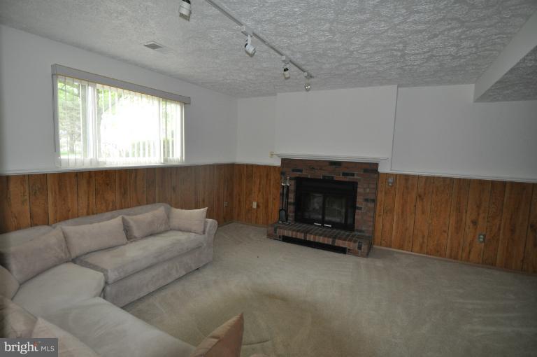 502 Rock Lodge Road Gaithersburg, MD 20877 - Photo 15 of 18 Family Room