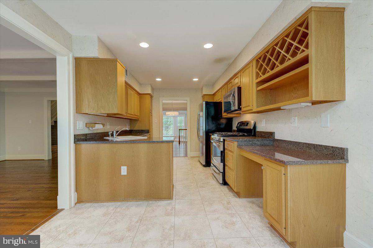 7905 Quarry Ridge Way Bethesda, MD 20817 - Photo 17 of 71