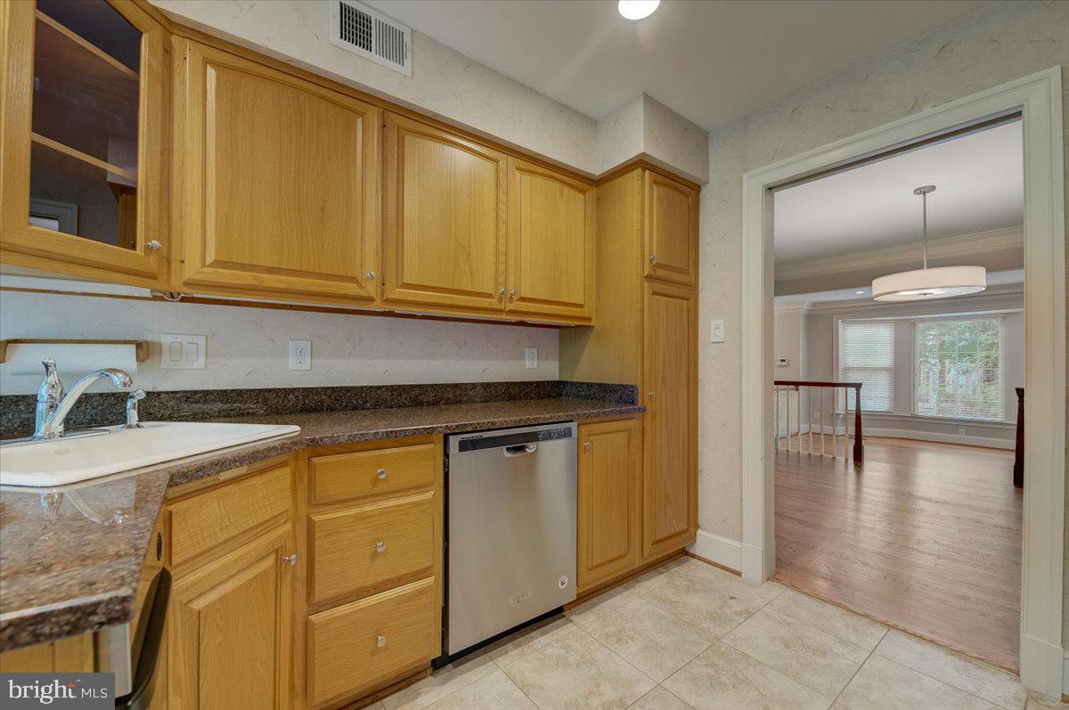 7905 Quarry Ridge Way Bethesda, MD 20817 - Photo 20 of 71
