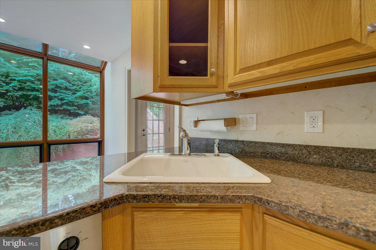 7905 Quarry Ridge Way Bethesda, MD 20817 - Photo 24 of 71