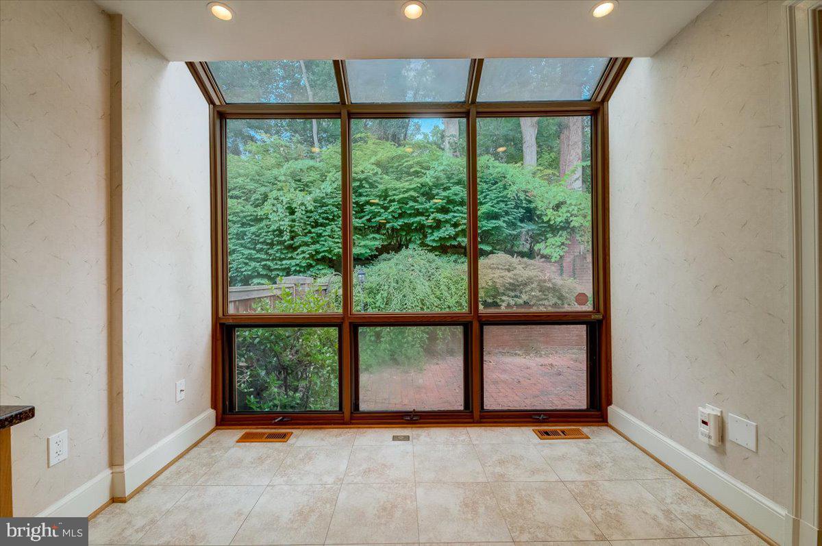 7905 Quarry Ridge Way Bethesda, MD 20817 - Photo 26 of 71