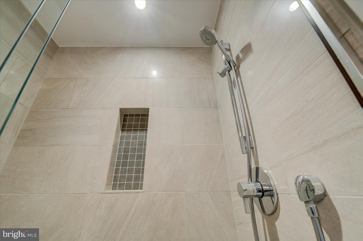 7905 Quarry Ridge Way Bethesda, MD 20817 - Photo 37 of 71
