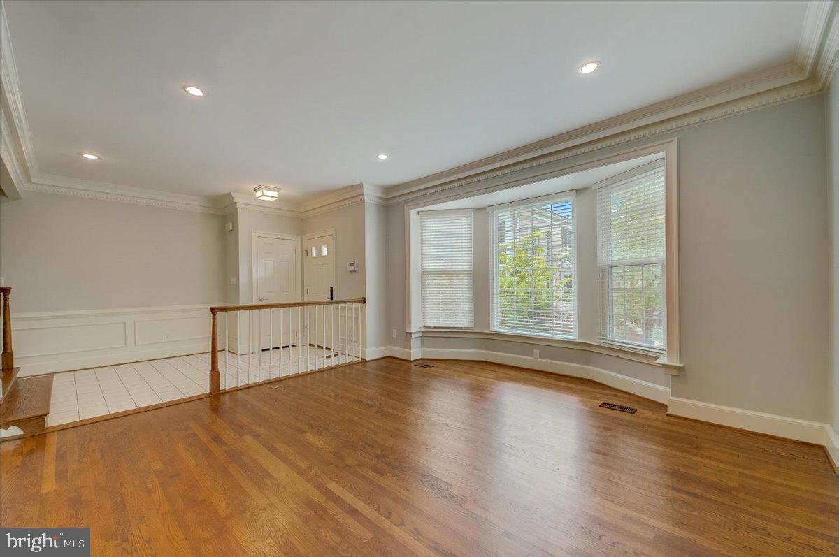 7905 Quarry Ridge Way Bethesda, MD 20817 - Photo 9 of 71