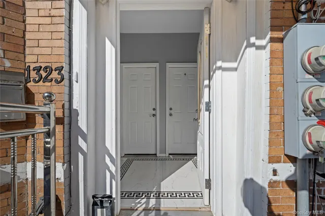 a view of a entryway with washer and dryer