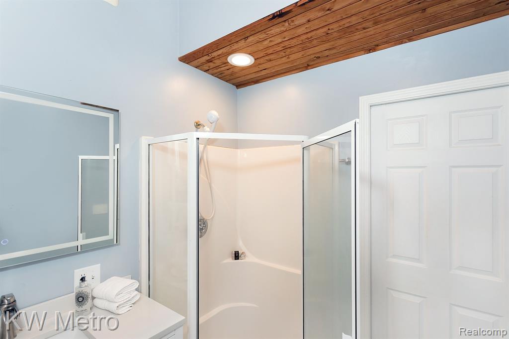 3462 Hazelton Avenue Rochester Hills, MI 48307 - Photo 33 of 44
