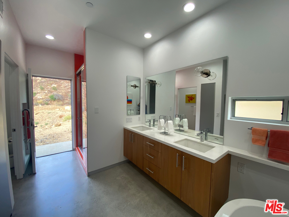 9612 Wells Road Malibu, CA 90265 - Photo 20 of 42 Gallery Image 20