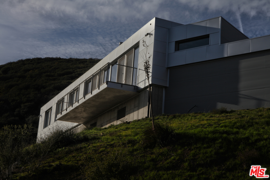9612 Wells Road Malibu, CA 90265 - Photo 30 of 42 Gallery Image 30