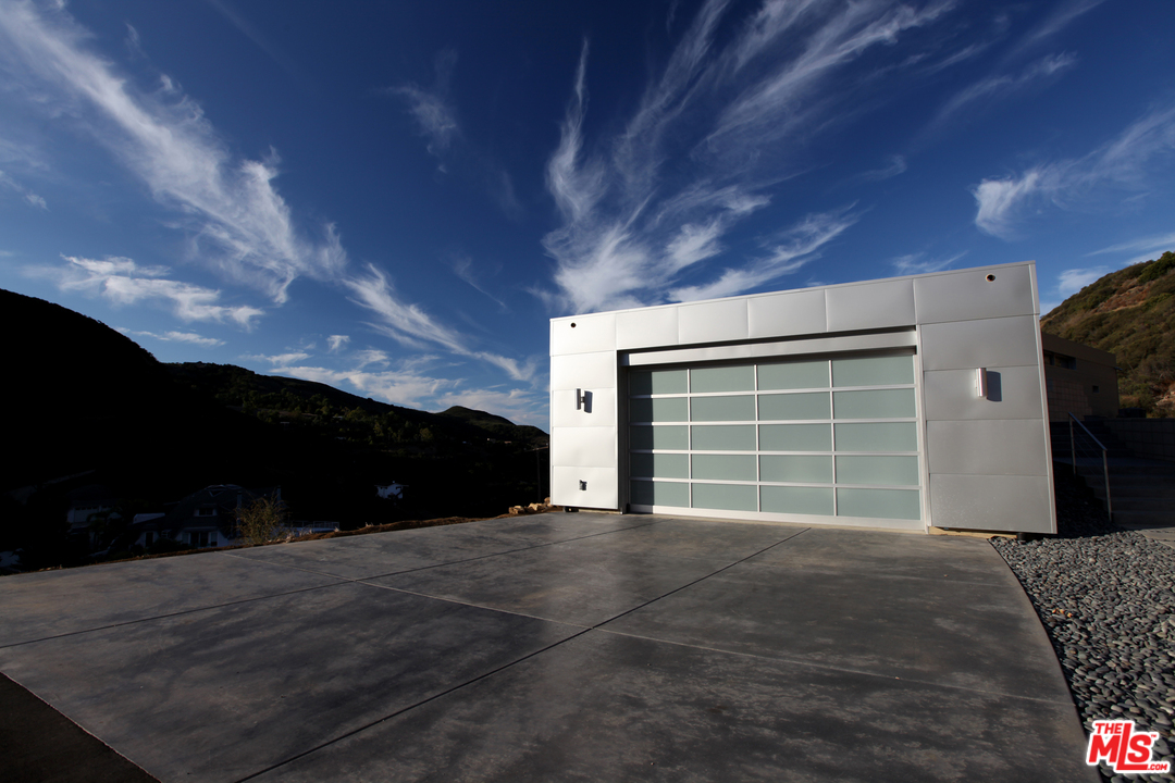 9612 Wells Road Malibu, CA 90265 - Photo 33 of 42 Gallery Image 33