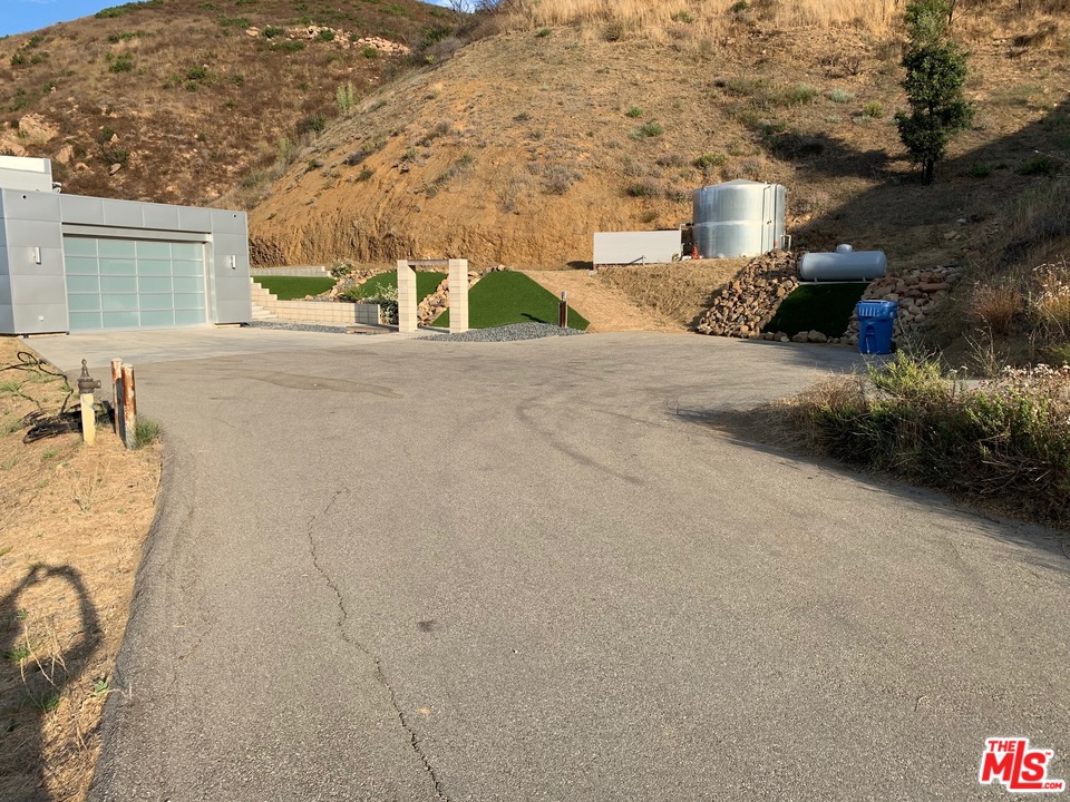 9612 Wells Road Malibu, CA 90265 - Photo 38 of 42 Gallery Image 38