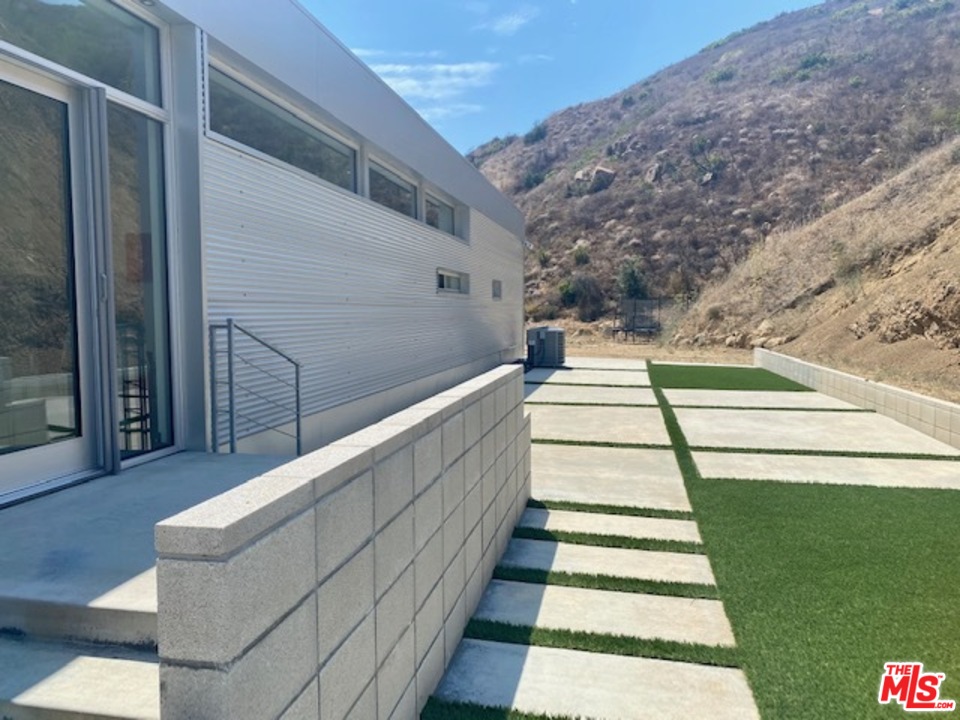 9612 Wells Road Malibu, CA 90265 - Photo 5 of 42 Gallery Image 5