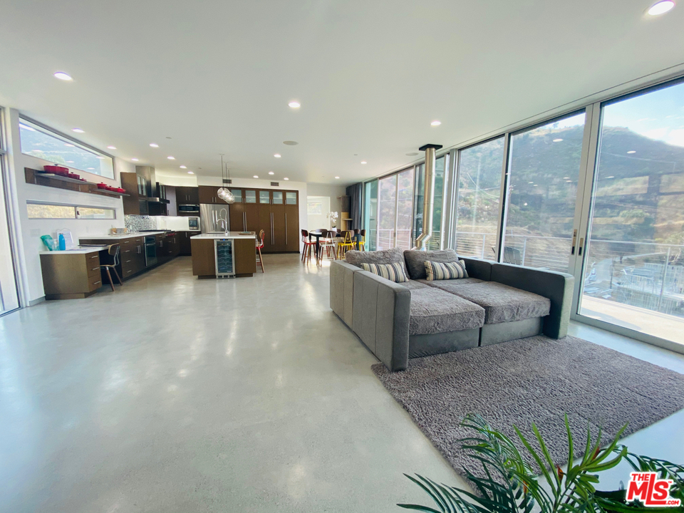 9612 Wells Road Malibu, CA 90265 - Photo 6 of 42 Gallery Image 6