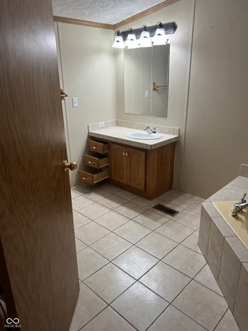 $189,900 | 1001 North Virginia Street, Rockville, IN 47872