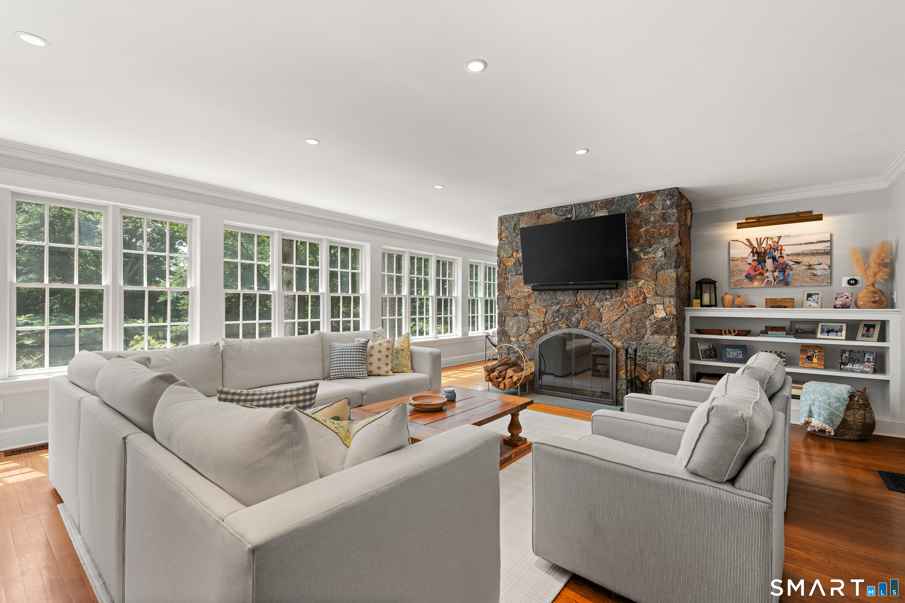 1123 Round Hill Road Fairfield, CT 06824 - Photo 6 of 37 Gallery Image 6