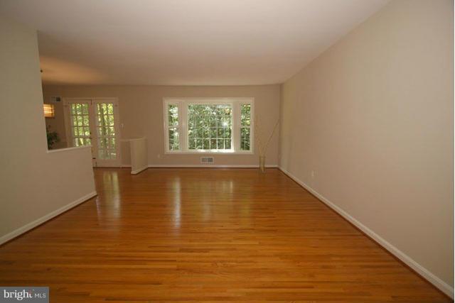 2400 Old Trace Lane Reston, VA 20191 - Photo 2 of 30 Living Room
