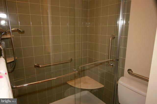 2400 Old Trace Lane Reston, VA 20191 - Photo 14 of 30 Bath (Master)