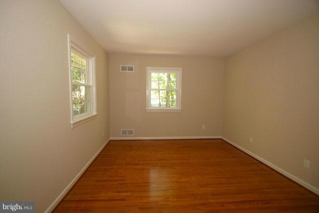 2400 Old Trace Lane Reston, VA 20191 - Photo 18 of 30 Bedroom