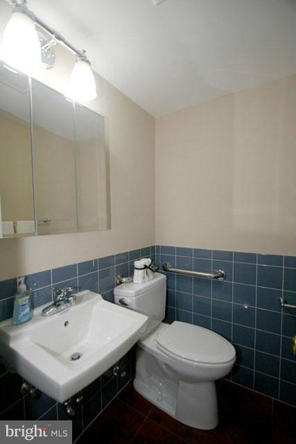 2400 Old Trace Lane Reston, VA 20191 - Photo 23 of 30 Bath