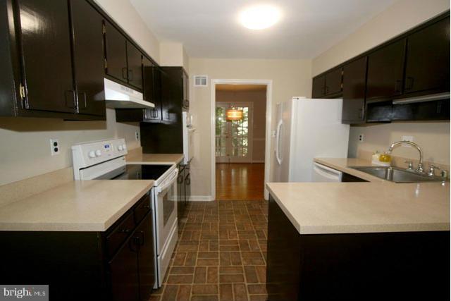 2400 Old Trace Lane Reston, VA 20191 - Photo 6 of 30 Kitchen