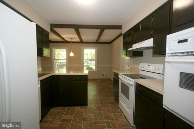 2400 Old Trace Lane Reston, VA 20191 - Photo 8 of 30 Kitchen