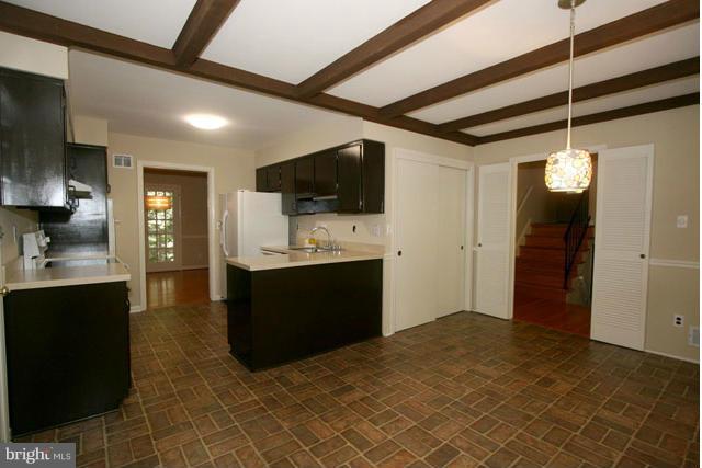 2400 Old Trace Lane Reston, VA 20191 - Photo 9 of 30 Kitchen