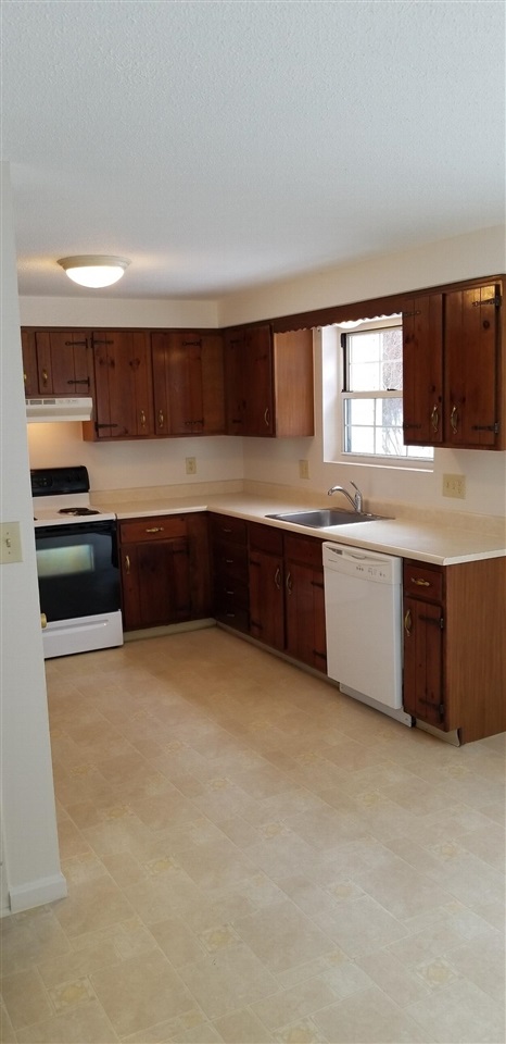 19 East Ridge Road, Unit 19 Merrimack, NH 03054 - Photo 3 of 15