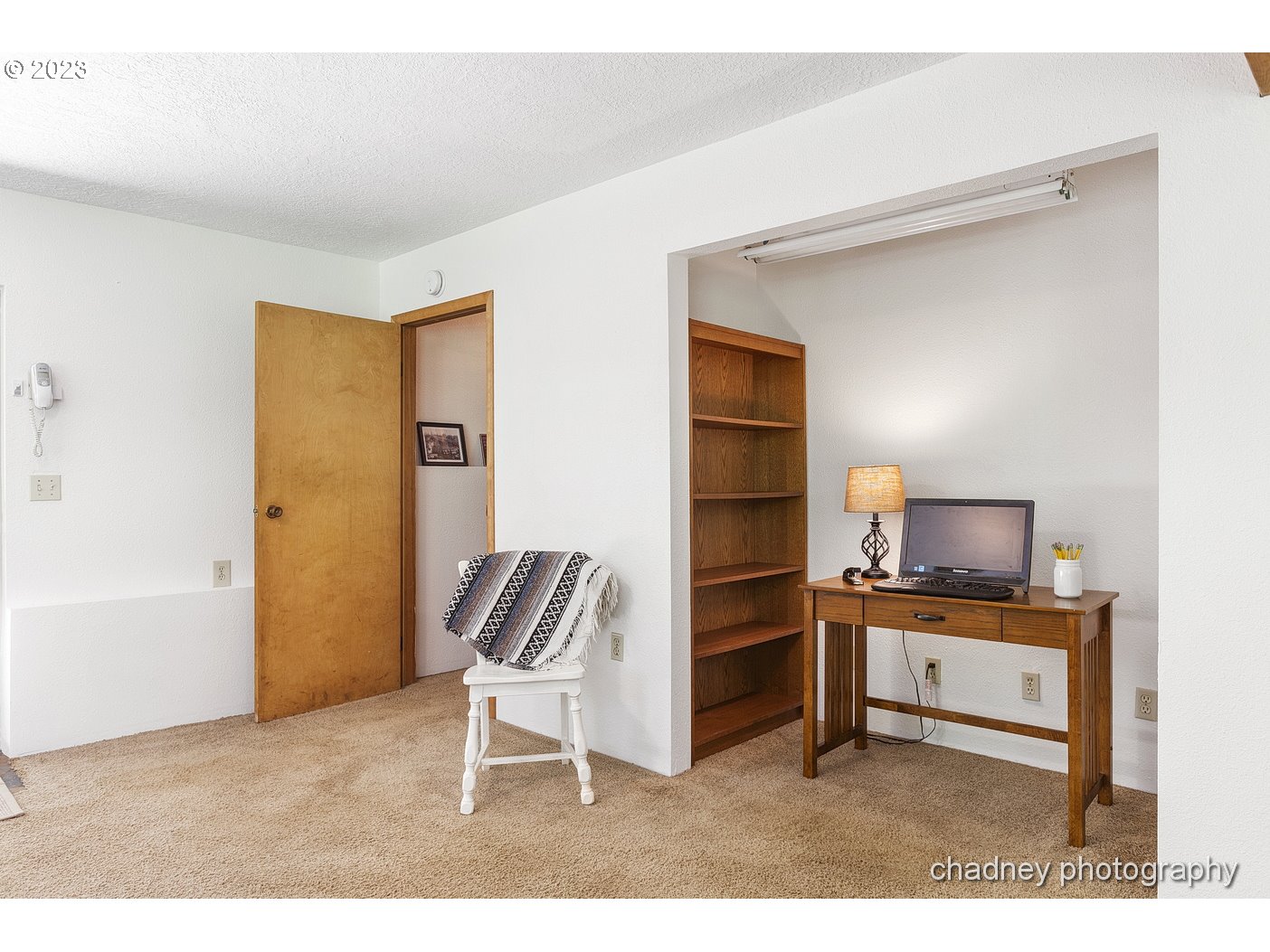 2847 Northeast Brower Road Corbett, OR 97019 - Photo 21 of 48 a living room with a furniture and a kitchen