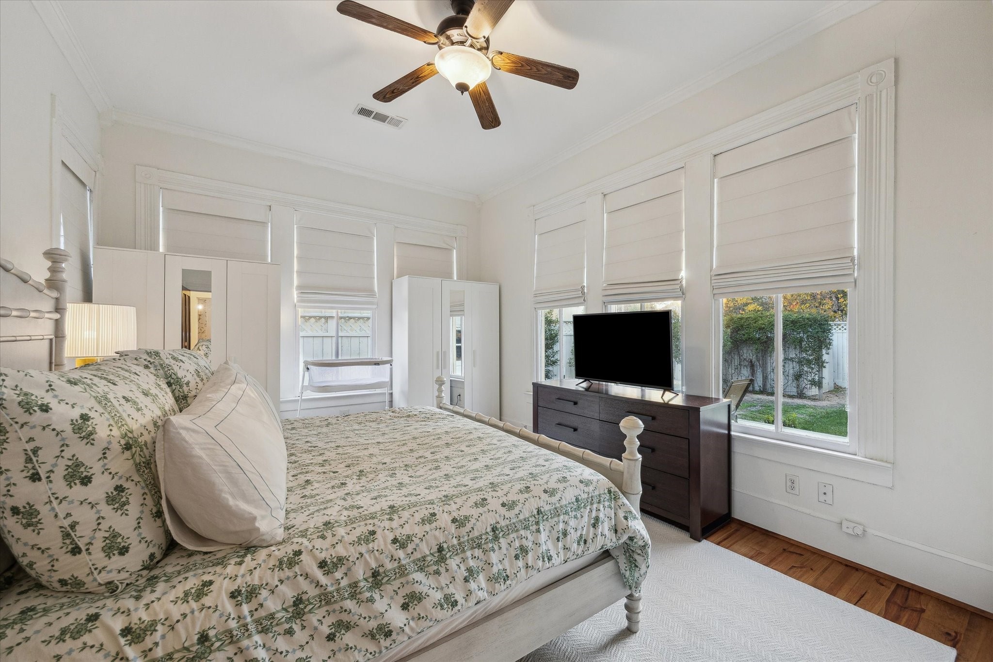 307 Archer Street Houston, TX 77009 - Photo 13 of 26 a bed room with a bed a television and dresser