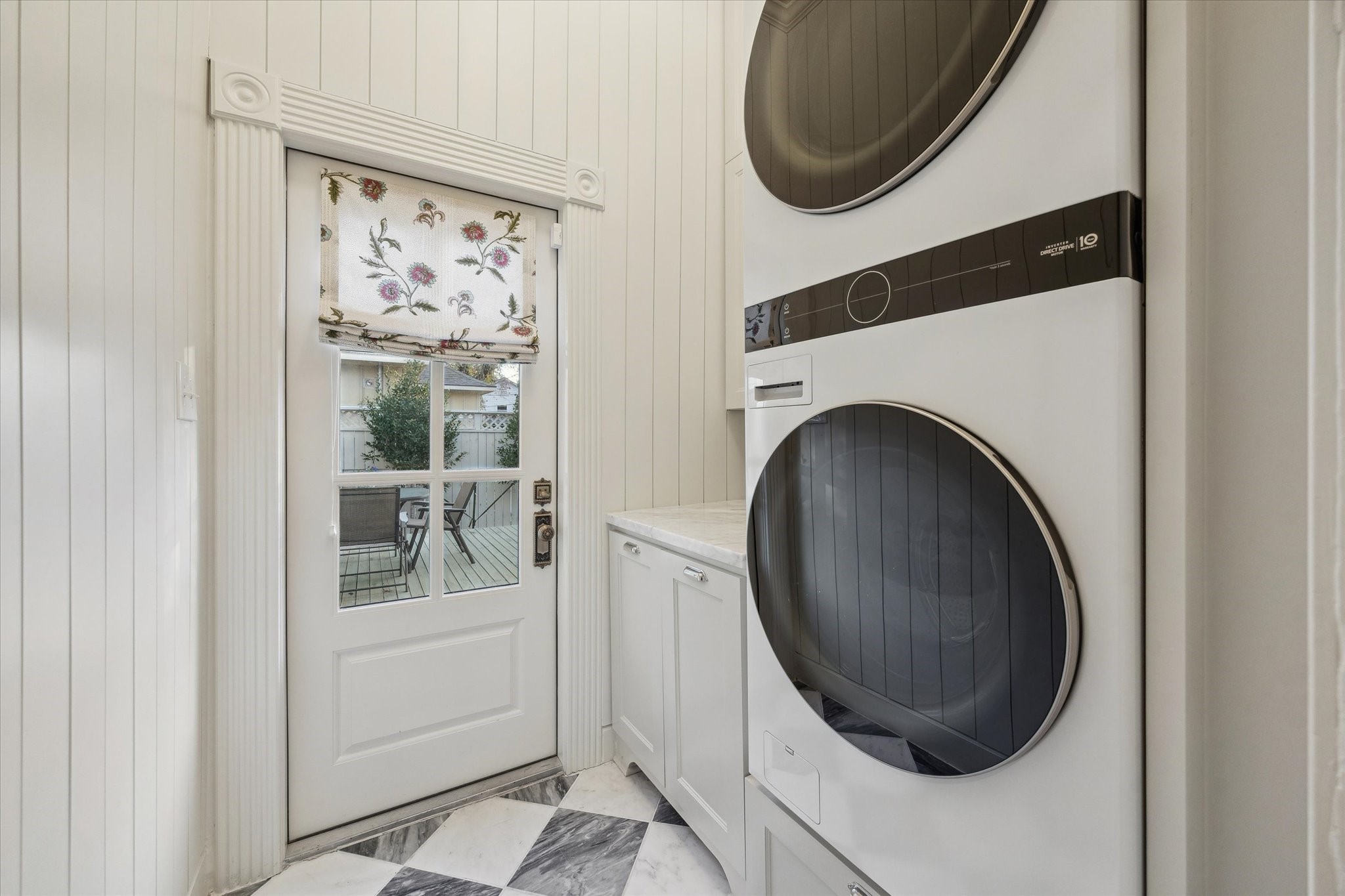 307 Archer Street Houston, TX 77009 - Photo 18 of 26 a close view of a utility room with dryer and washer