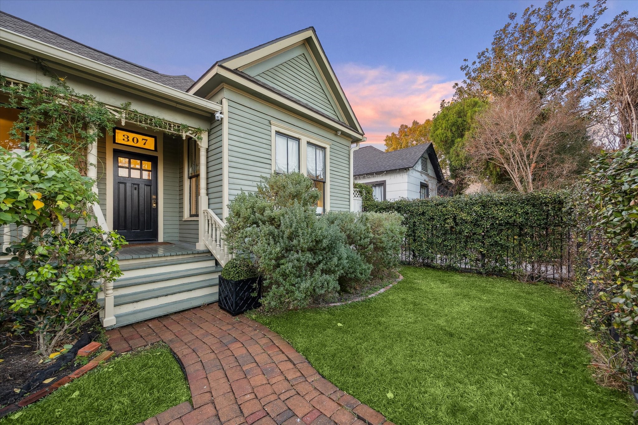 307 Archer Street Houston, TX 77009 - Photo 25 of 26 a front view of a house with garden