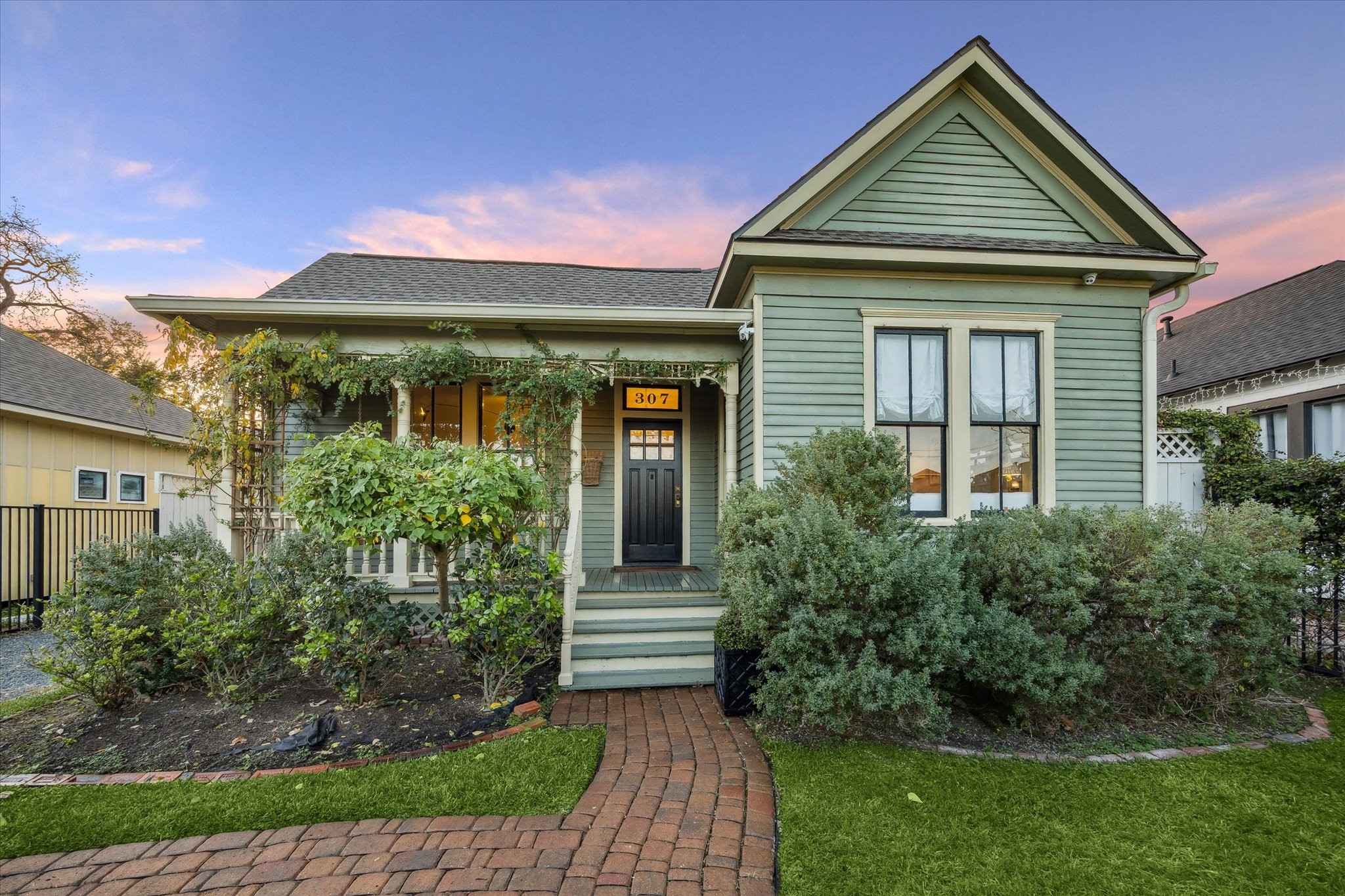 307 Archer Street Houston, TX 77009 - Photo 26 of 26 a front view of a house with garden