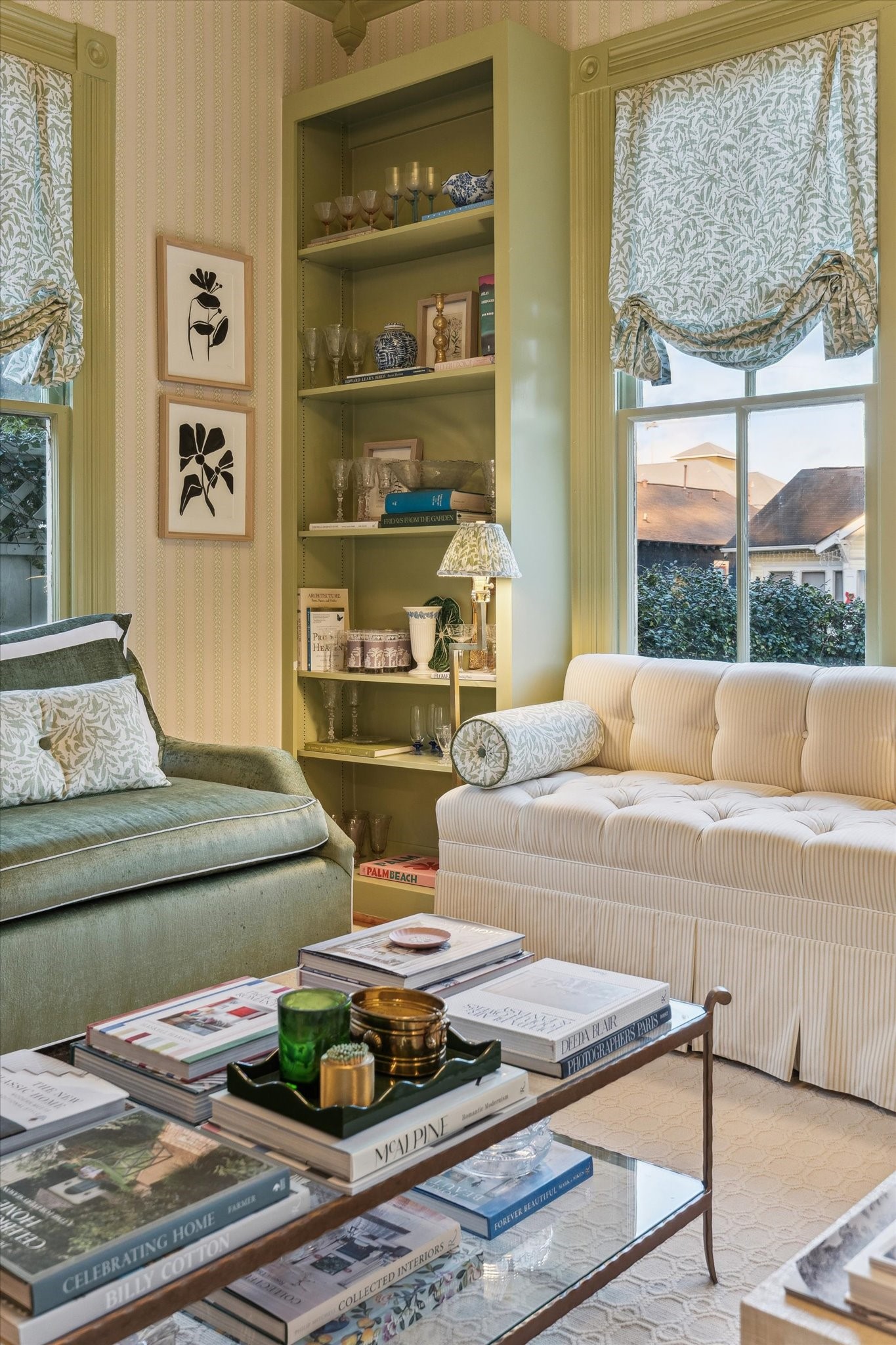 307 Archer Street Houston, TX 77009 - Photo 4 of 26 a living room with furniture and next to a window
