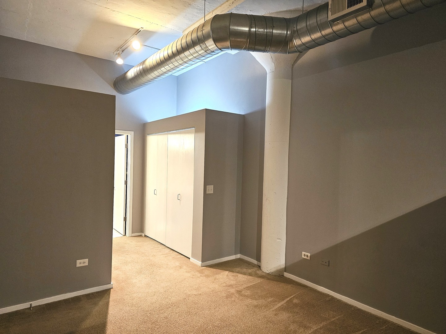 2323 West Pershing Road, Unit 230 Chicago, IL 60609 - Photo 21 of 39 a view of small space