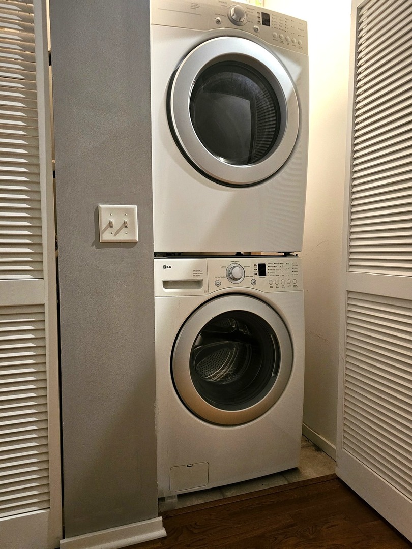 2323 West Pershing Road, Unit 230 Chicago, IL 60609 - Photo 30 of 39 a utility room with dryer and washer