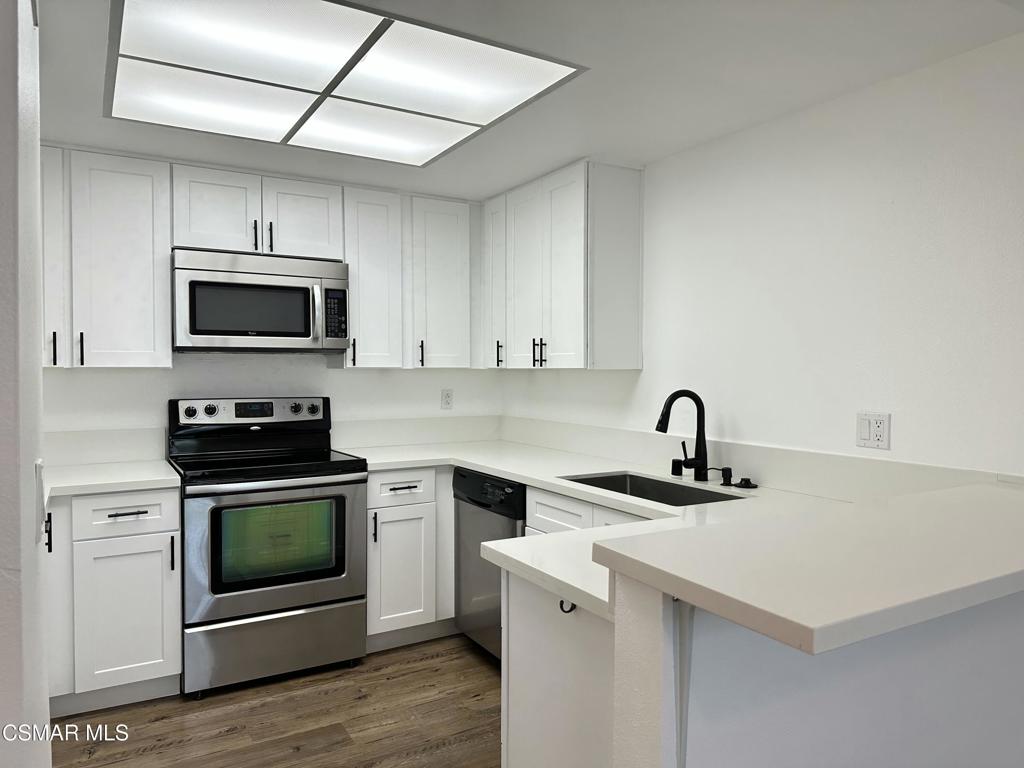 560 Spring Road, Unit 82 Moorpark, CA 93021 - Photo 4 of 11