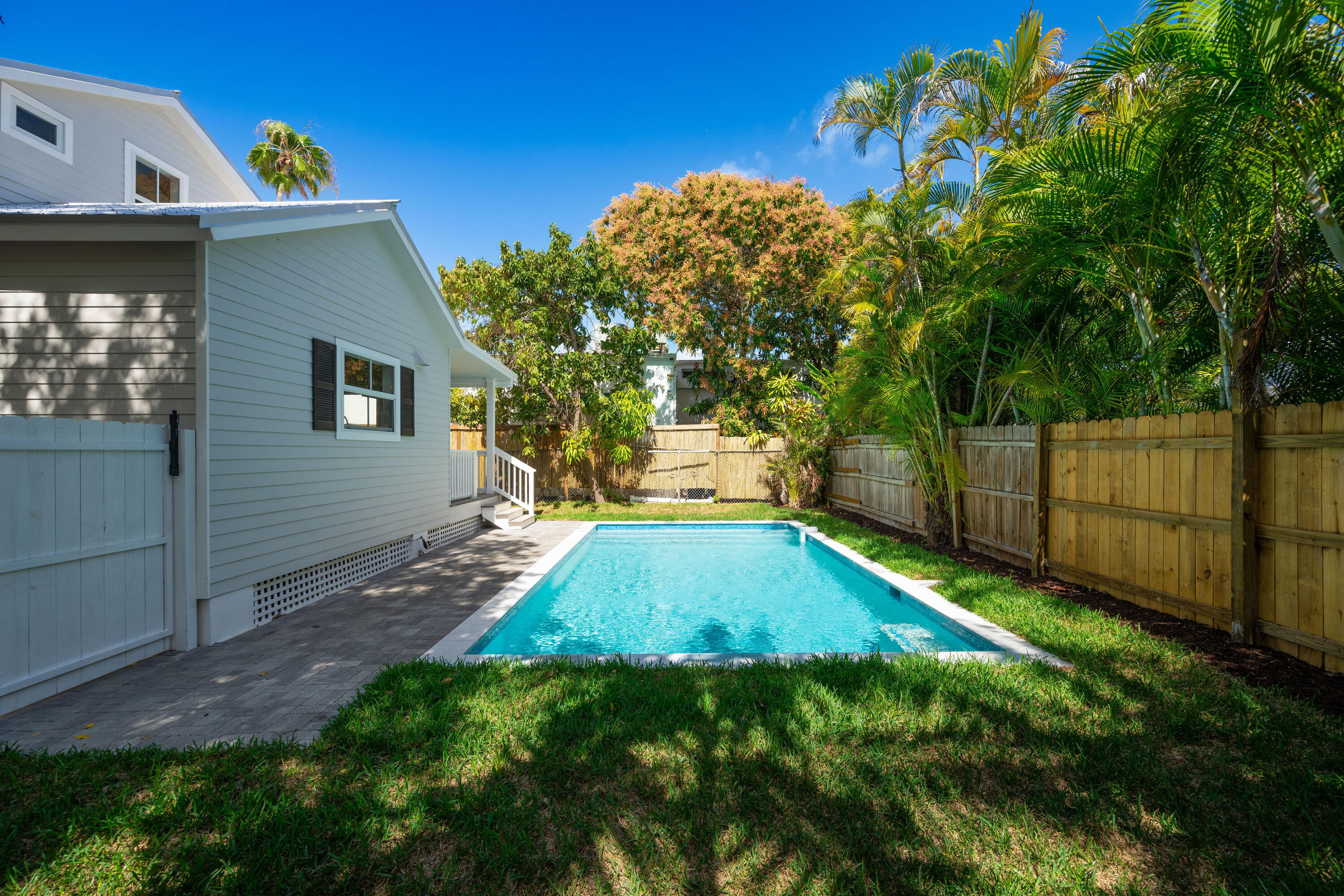1315 William Street Key West, FL 33040 - Photo 5 of 26 a view of backyard with small cabin