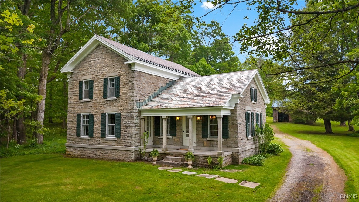 Wonderful limestone Home!