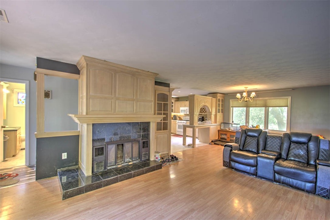 915 East 2700 North Road Moweaqua, IL 62550 - Photo 2 of 25